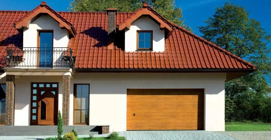 Brama garażowa segmentowa drewnopodobna złoty dąb – Płock